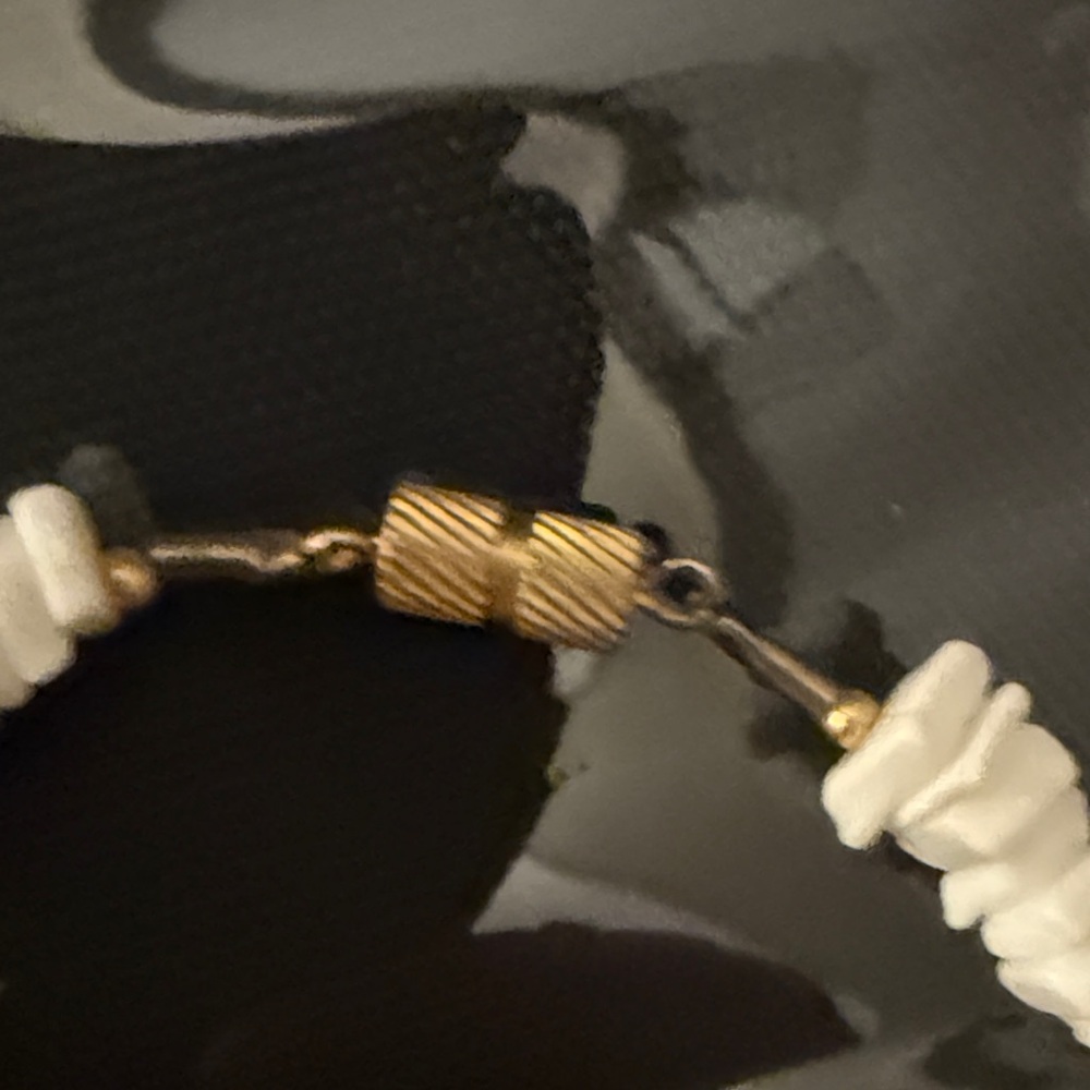 White Shell Necklace Set - Picture 3 of 6